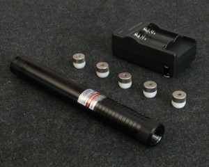 強力レーザーポインター 乾電池式使用 激安